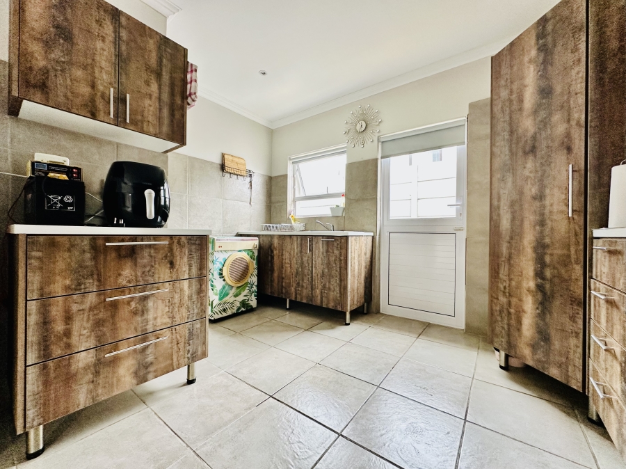 3 Bedroom Property for Sale in De Kelders Western Cape